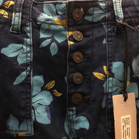 🆕 RAMPAGE DENIM SHORTS NWT size 5 - Picture 3 of 6